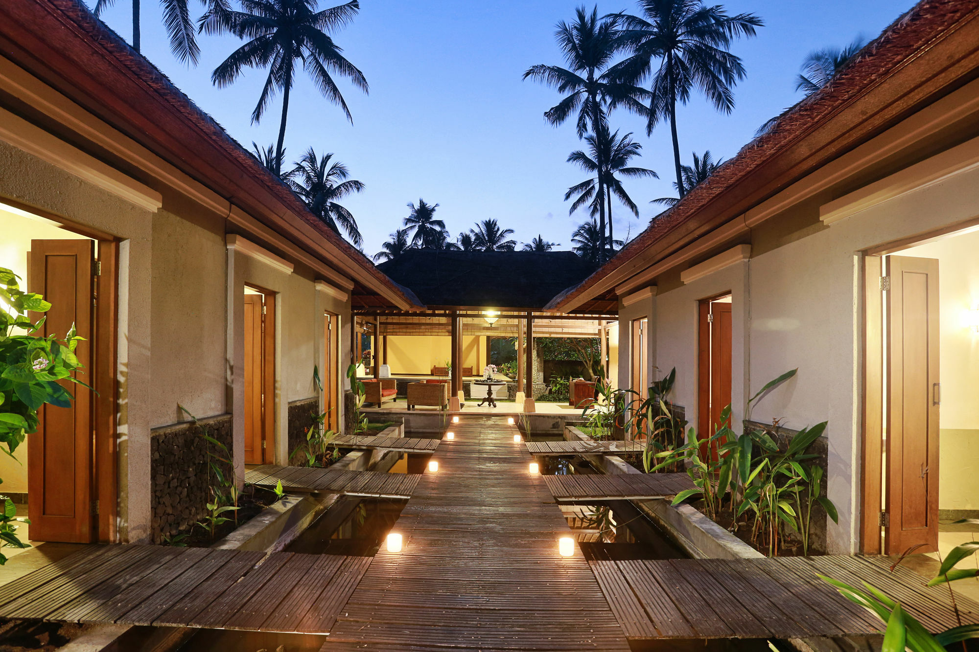 Nirwana & Resor Candi Dasa (Bali)